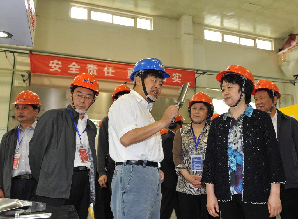 省人大常委会副主任、省总工会主席黄玮来尊龙凯时调研