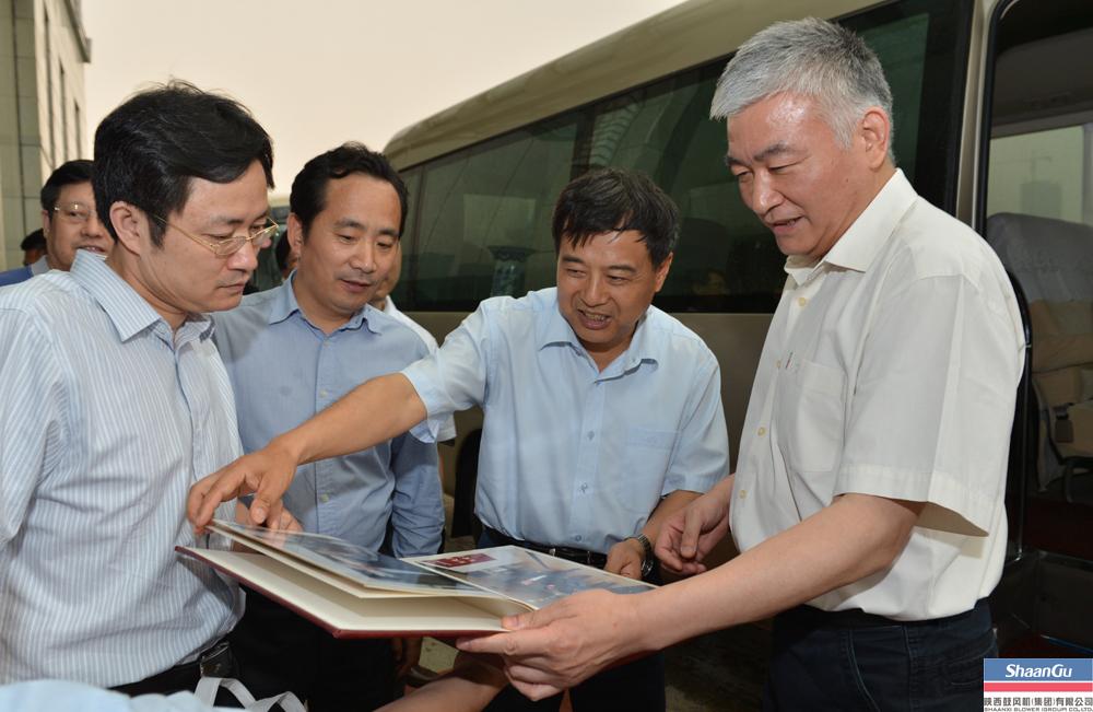 科技部党组书记、副部长王志刚一行来尊龙凯时调研