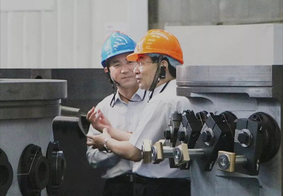 陕西省委书记、省人大常委会主任胡清静一行莅临尊龙凯时“话转型”“谈生长”